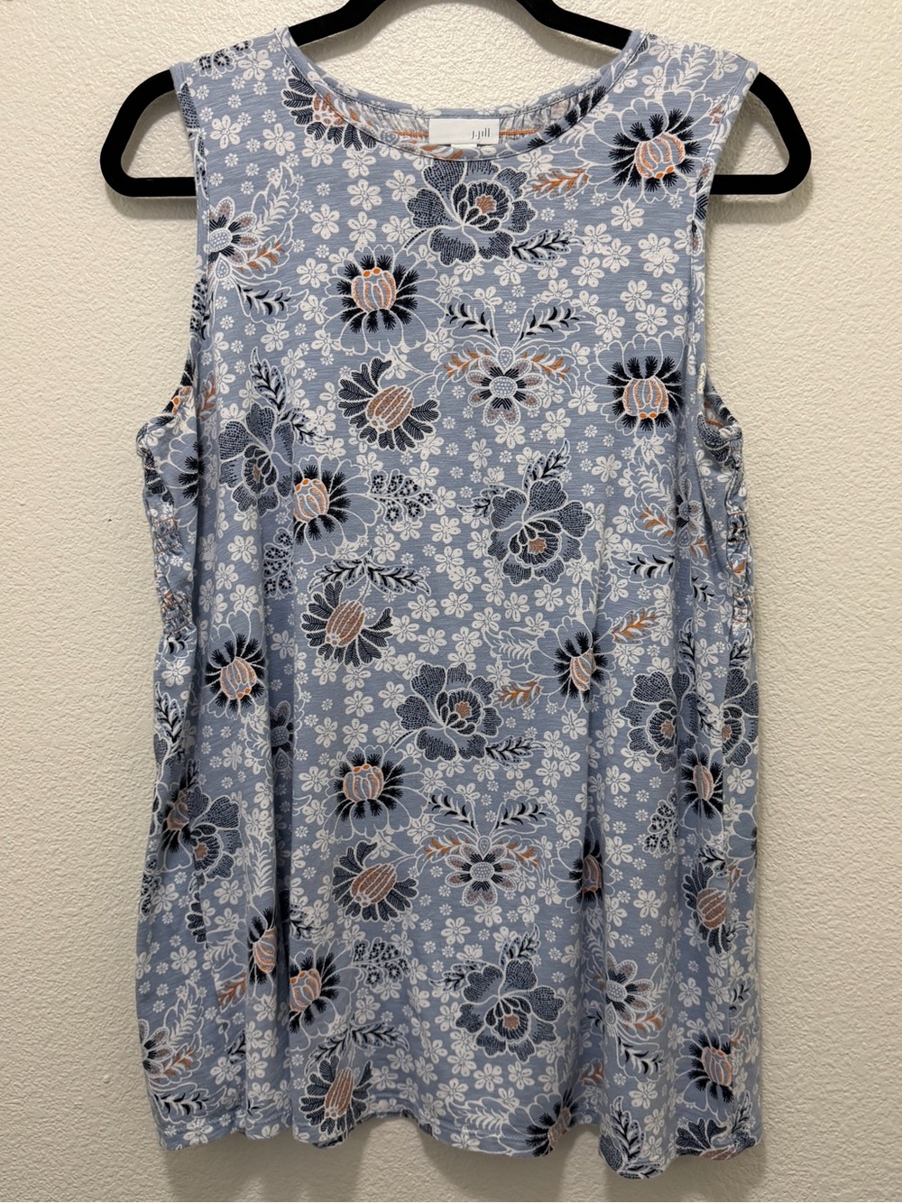 J Jill blue floral sleeveless top with ruched back, size med